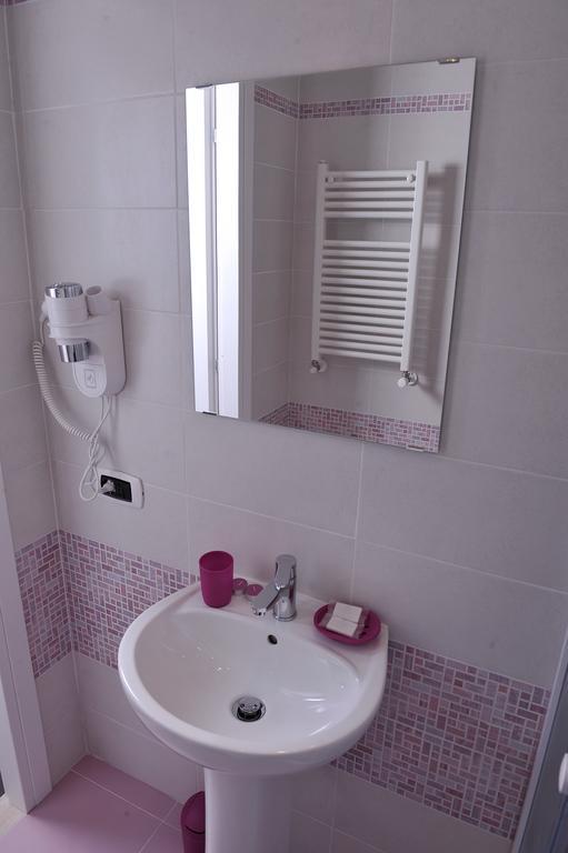 Quarto Grande com Cama de Casal ou 2 de Solteiro